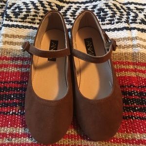 NWOT Camel Color Mary Jane Shoe